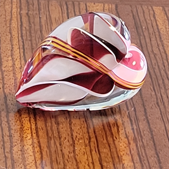 Art Glass Heart Paperweight with Red and White Swirls Heart. - Picture 4 of 12